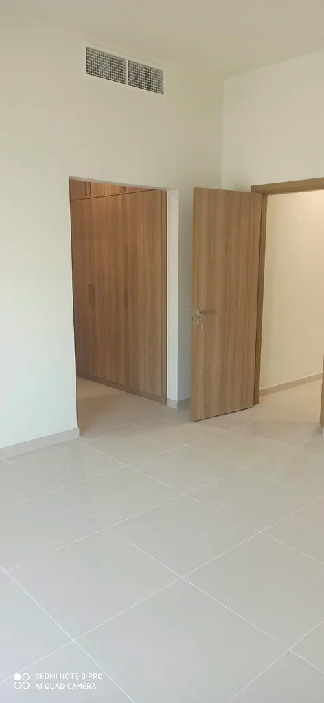 فيلا عائلية أنيقة للإيجار – مساحات واسعة للعيش مع الراحة العصرية63736055147777114