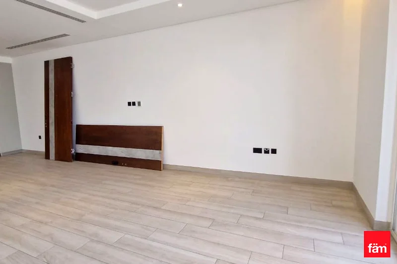 فيلا بـ 4 غرف نوم وغرفة خادمة في دوبلكس، رويال بارك ساوث جي في سي63786538813442111