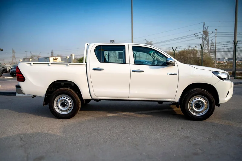 TOYOTA HILUX 2.4L DLX 2025 4x4 MODEL M/T DIESEL63612449626882112