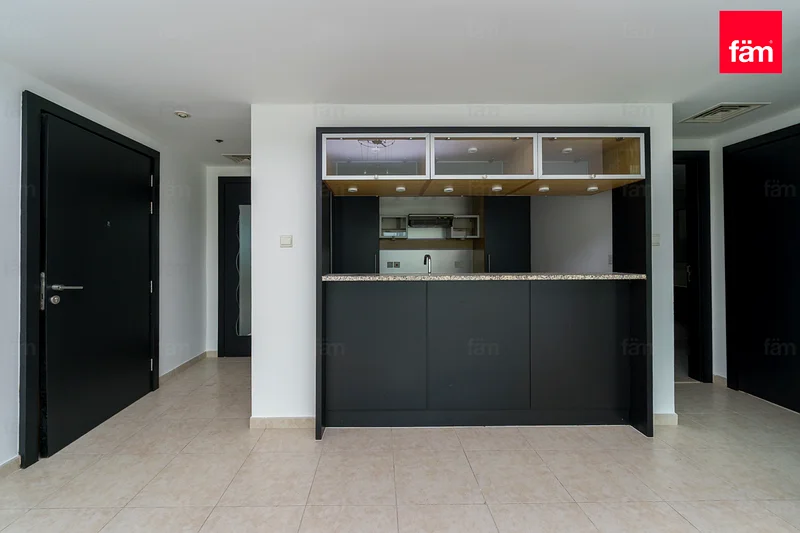 Vacant | Spacious | Unfurnished | Corner Unit63775122904705113
