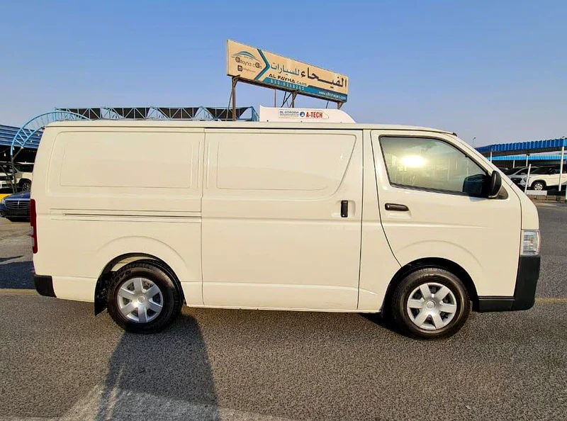 Toyota HiAce Cargo Van V6 2.7 L Model 202463612449017473113