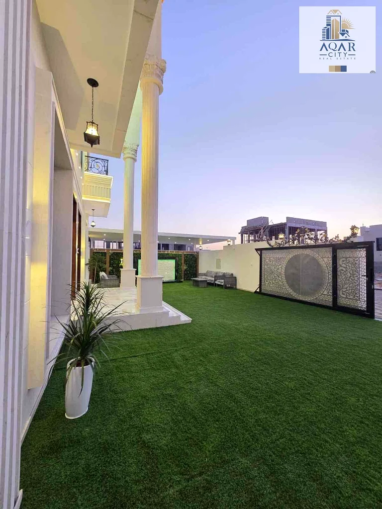 Own a luxurious villa with a classic design, two floors, a roof, and a garden. Large land area. Freehold for all nationalities, directly from the owne63903506562689111