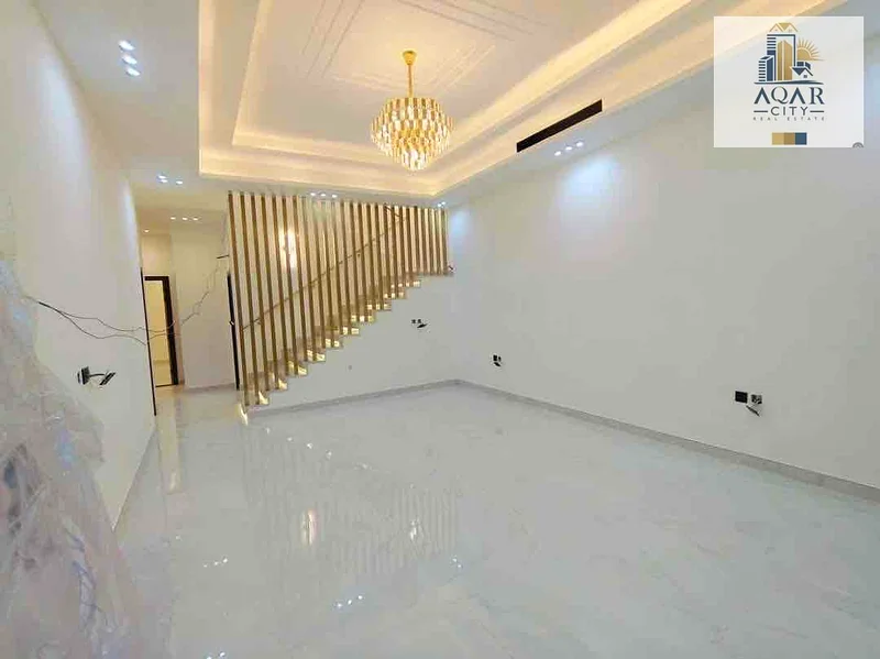 Own a luxurious villa with a classic design, two floors, a roof, and a garden. Large land area. Freehold for all nationalities, directly from the owne63903506562689113