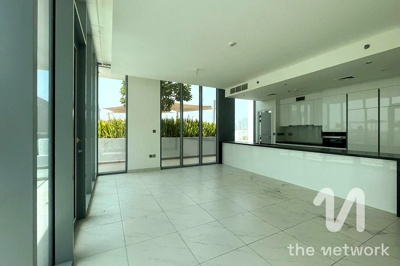 Large Layout | Skyline Views | Full Privacy64006254952323112