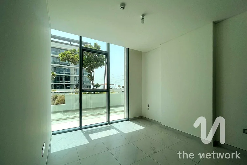 Large Layout | Skyline Views | Full Privacy64006254952323113