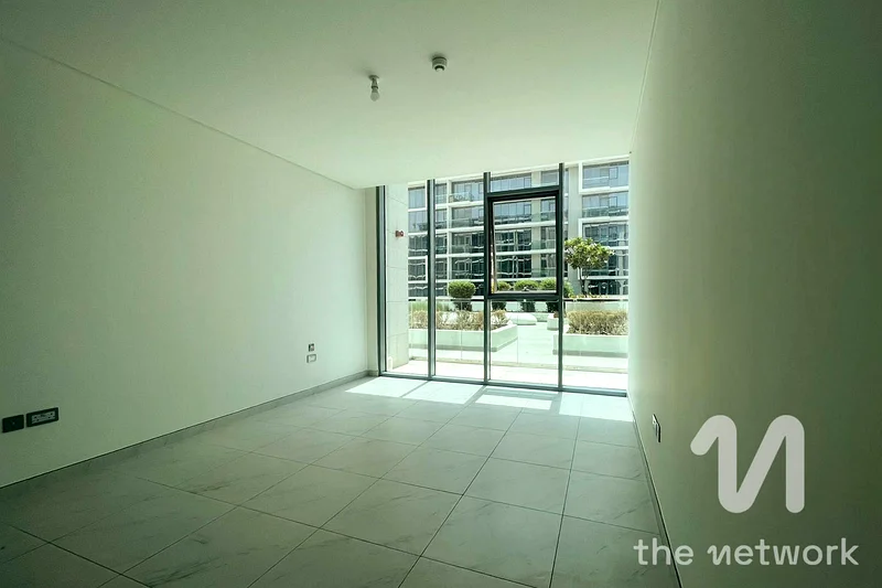 Large Layout | Skyline Views | Full Privacy64006254952323111