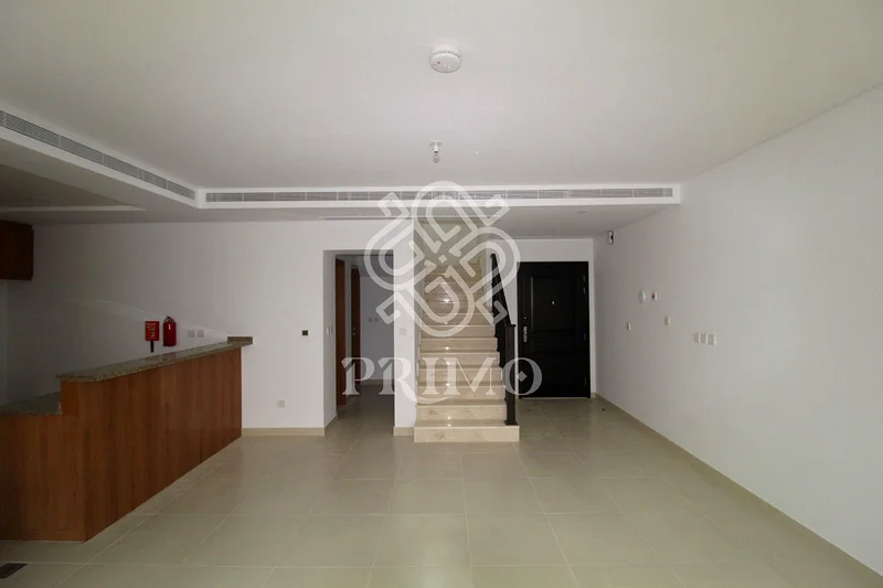 غير مفروش | 3 غرف نوم + غرفة خادمة | جاهز للانتقال الفوري63725465171330112