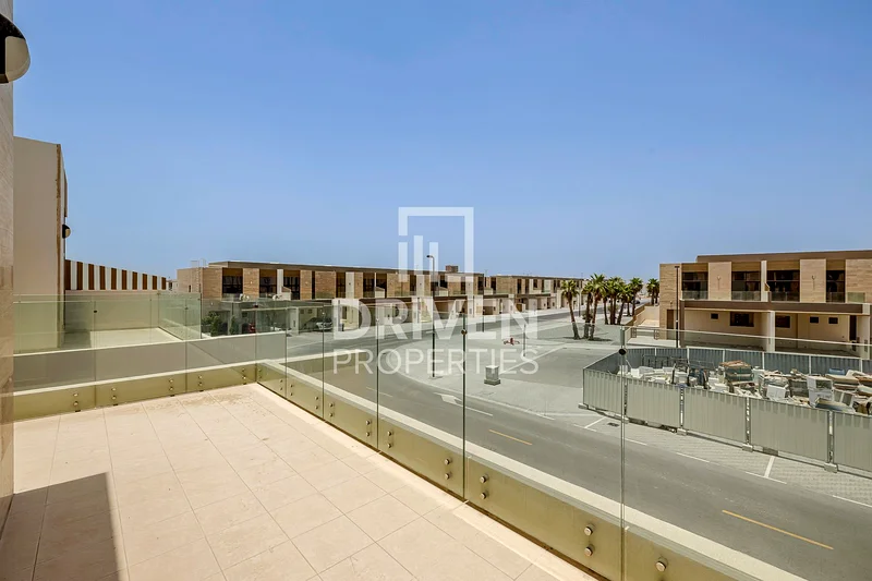 Single Row | Middle Unit | Close to Amenities63991935573763112