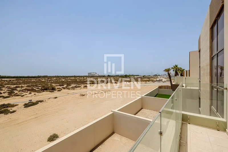 Single Row | Middle Unit | Close to Amenities63991935573763111