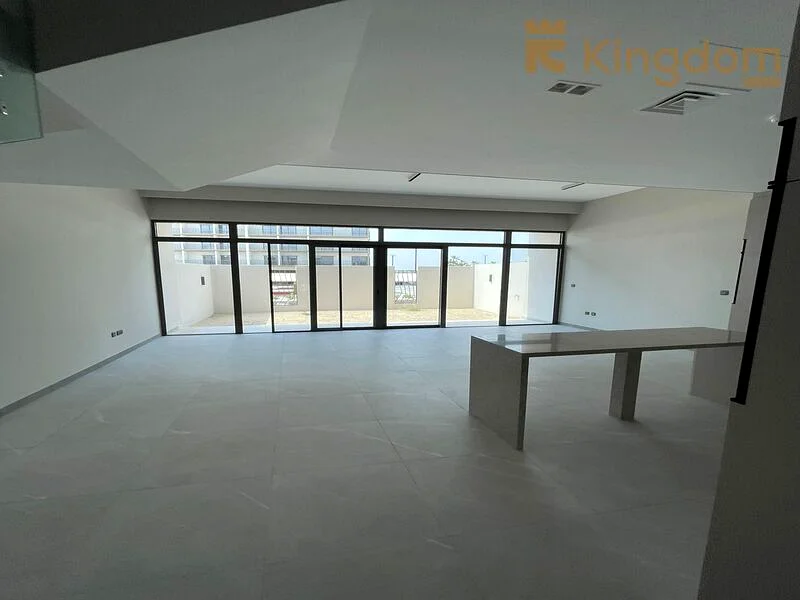 3 غرف نوم + غرفة خادمة | تاون هاوس شاغر | برج خليفة63748197730051110
