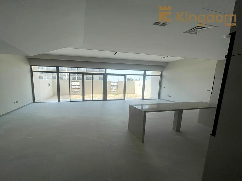 3 غرف نوم + غرفة خادمة | تاون هاوس شاغر | برج خليفة63748197730051114