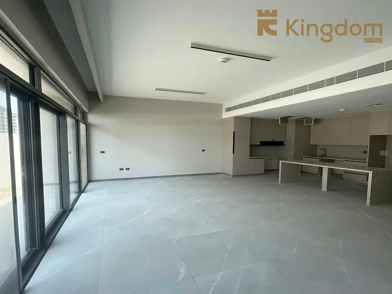 3 غرف نوم + غرفة خادمة | تاون هاوس شاغر | برج خليفة63748197730051113