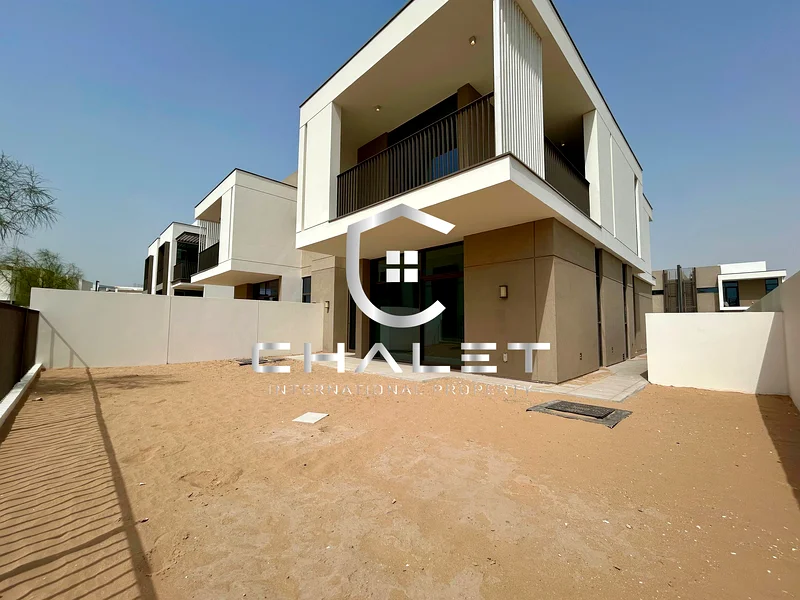 فيلا مذهلة. جديدة بالكامل. صف واحد63762905631363110