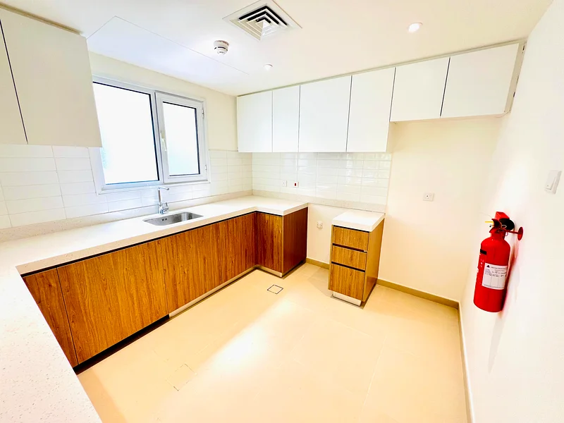 LUXURY ONE BEDROOM WITH BALCONY GARDEN VIEW CLOSE TO SCHOOLS63725277108994112