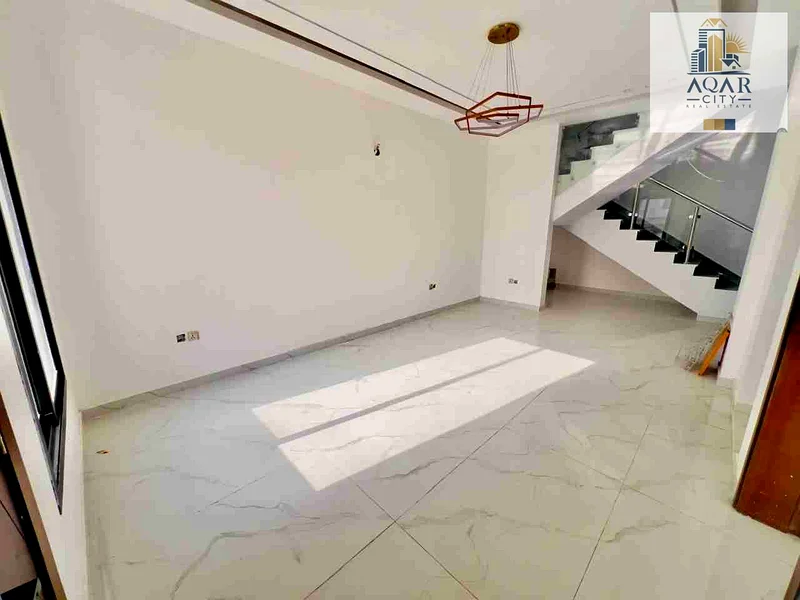 ** موقع استراتيجي بالقرب من جميع الخدمات **  
   🔹 ** سهولة الوصول إلى الطرق الرئيسية ** (لجميع الخدمات)  
   🔹 ** حي هادئ وعائلي يوفر الخصوصية والراحة **63907927111299112