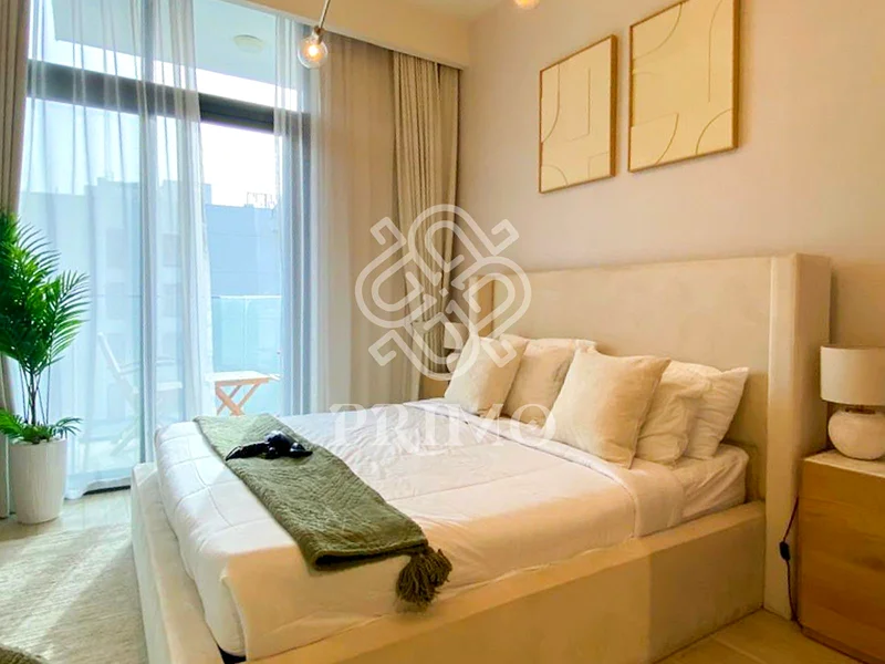 Elegant Studio | Community View | Available Now63801347592834110