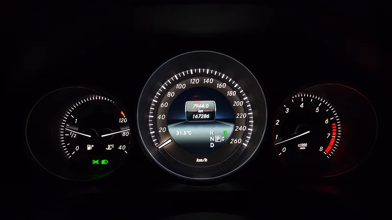 مرسيدس بنز E300 2016 V6 | رمادي | 167,000 كم | جميع الخيارات63613985894659111