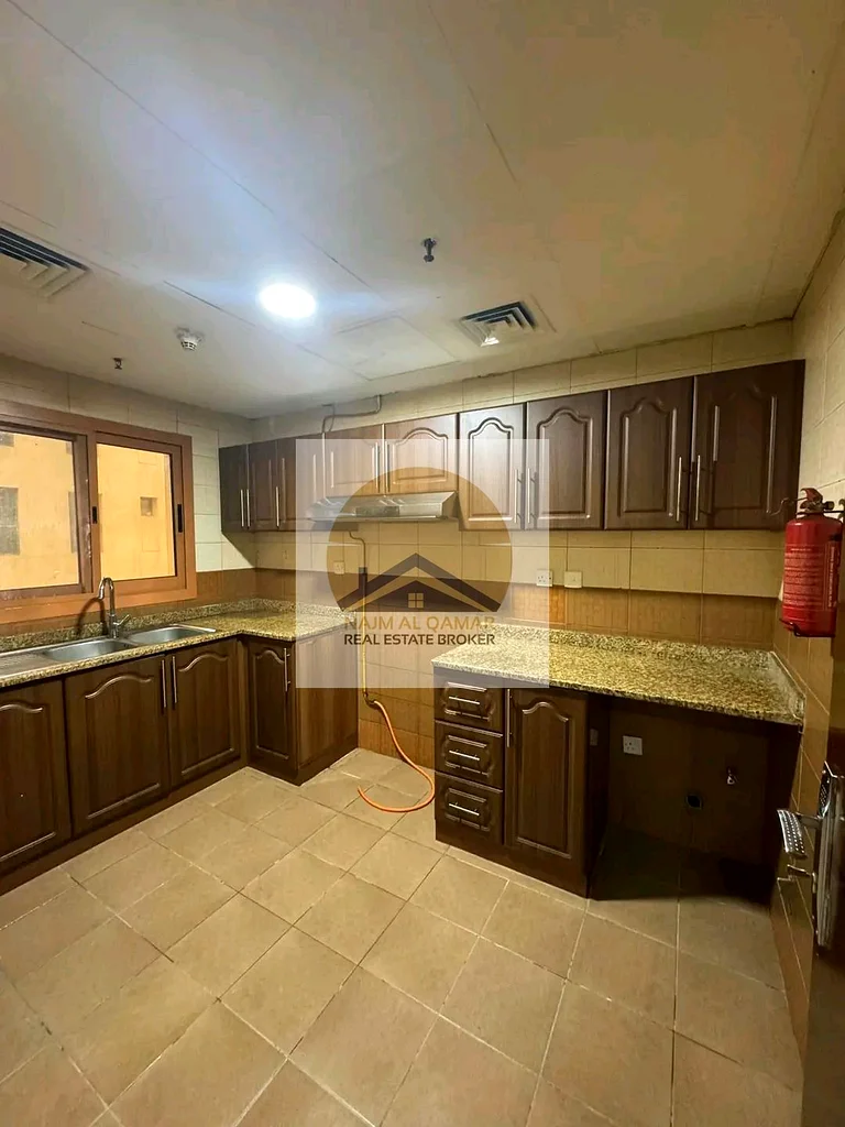 مبنى عائلي 1 بHK + 2 حمام مع شرفة وركن سيارة مجاني في النهدة دبي، الإيجار 50 ألف63756679753475110