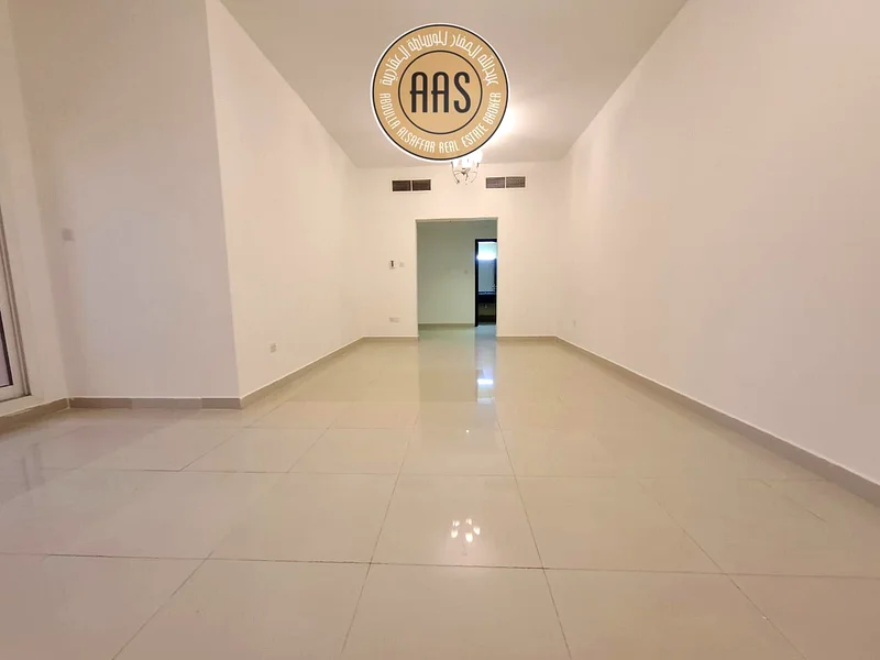 في موقع ممتاز شقة كبيرة مكونة من غرفتي نوم مع غرفة خادمة وجميع وسائل الراحة بدون تبريد63755799551105111