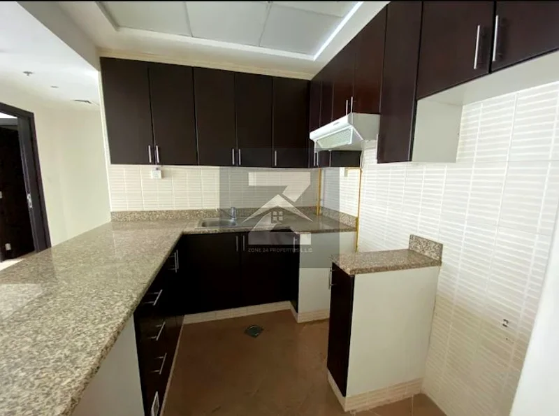 شاغرة | بالقرب من مول سيليكون سنترال | مبنى بدون تبريد مركزي63746698935811113