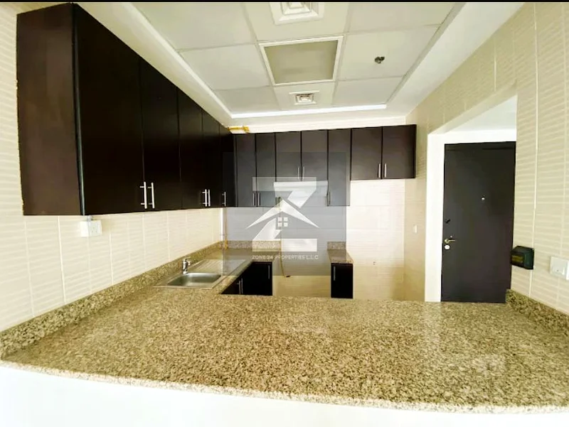 شاغرة | بالقرب من مول سيليكون سنترال | مبنى بدون تبريد مركزي63746698935811114