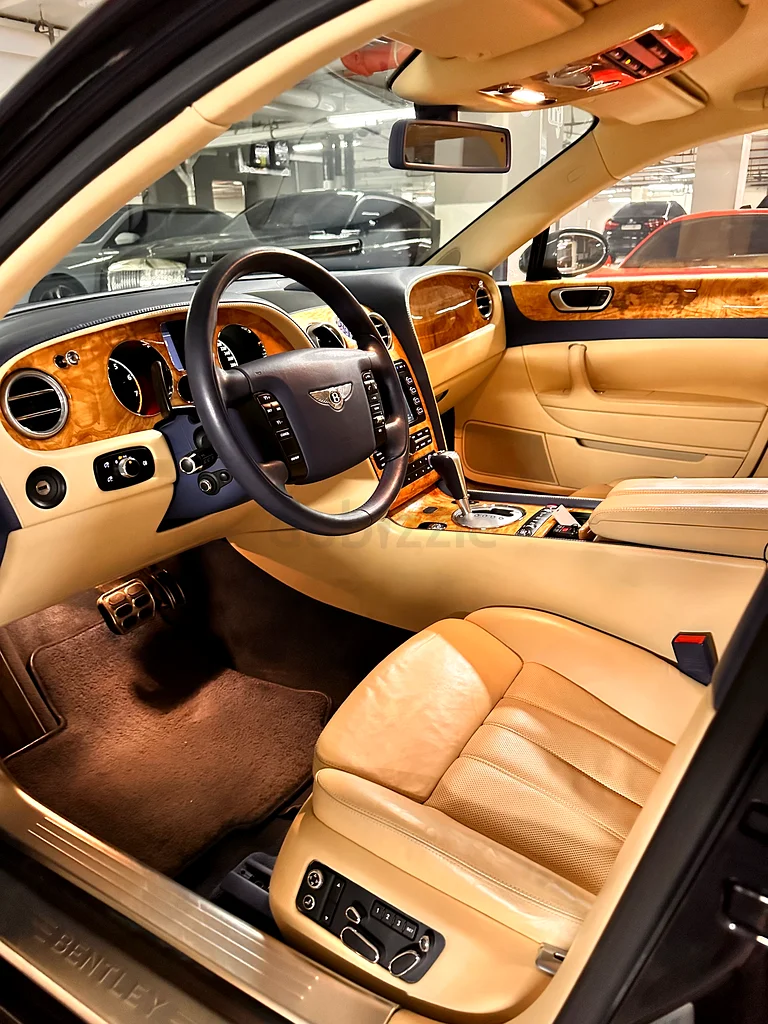 Bentley Flying Spur low milage / full option63613464885251113