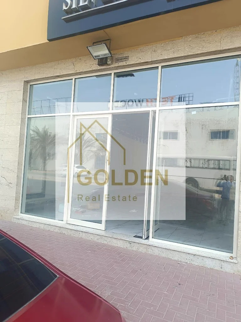 هل تبحث عن متجر تجزئة على الطريق الرئيسي مع موقف سيارات مجاني؟63613993637762111