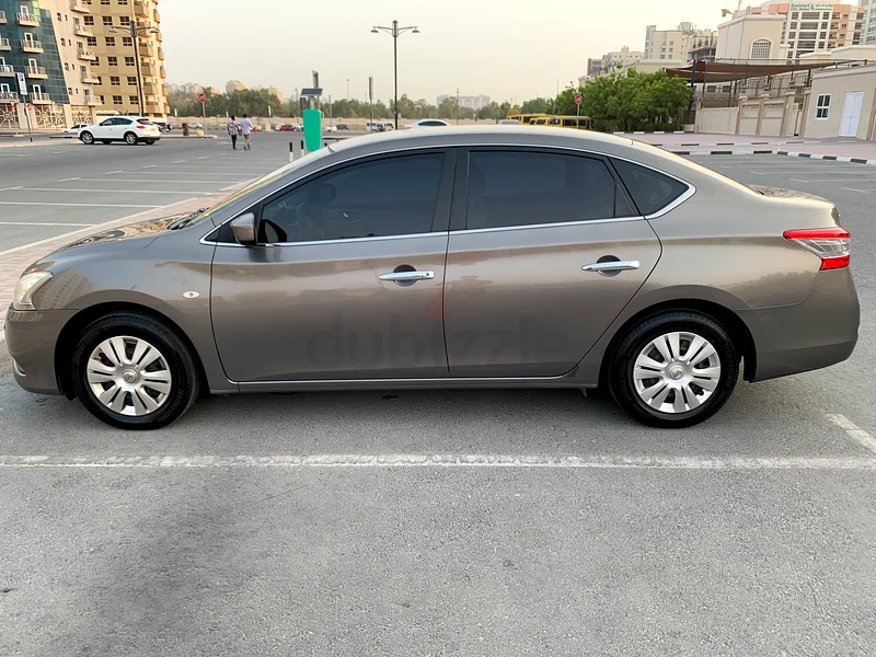 سيارة نيسان سنترا قيادة سيدة63612797634433111
