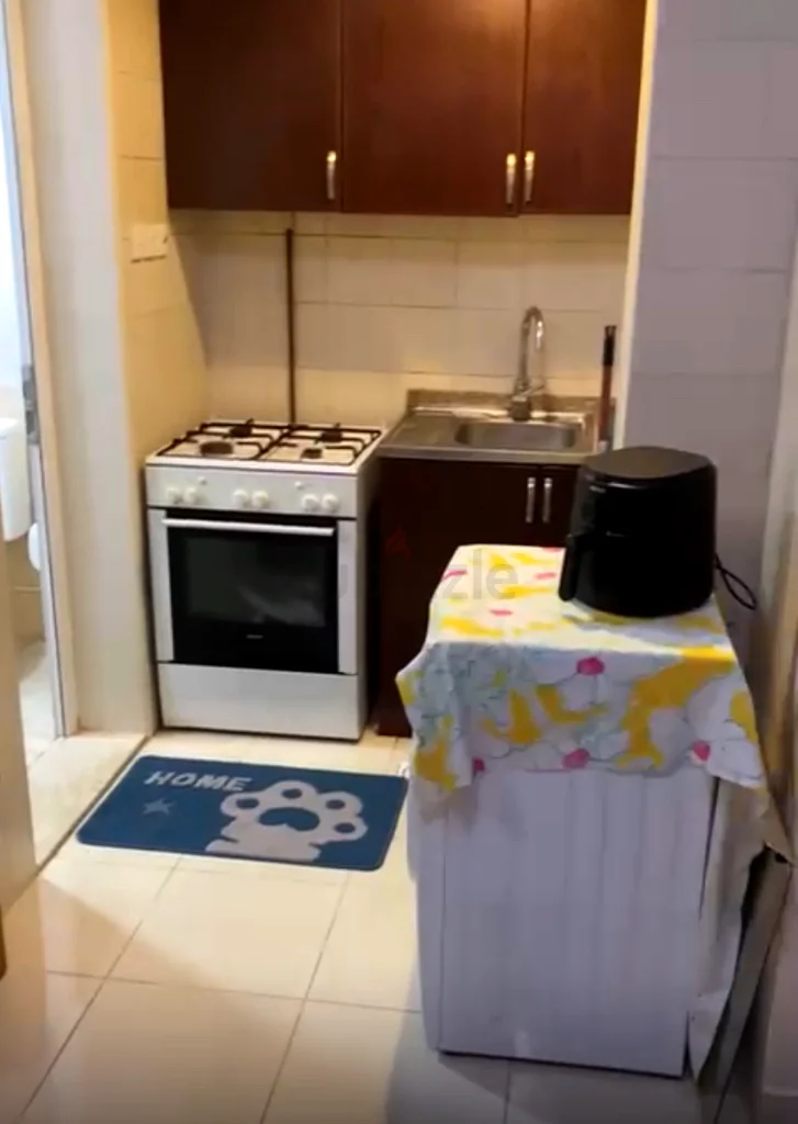 غرفة شهرية متاحة في شارjah مويلح تجارية63623733819265112