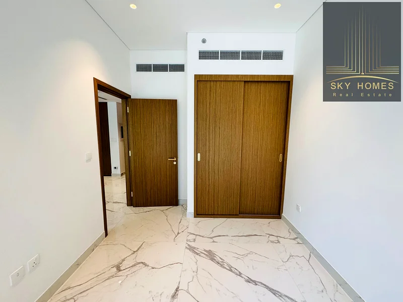شقة جديدة من نوع 2 بيدروم بدون تبريد متاحة للإيجار مقابل 95 ألف فقط63800933780610113