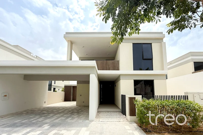Keys in hand | Private | Close to park63735490705538110