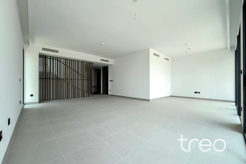 Keys in hand | Private | Close to park63735490705538111