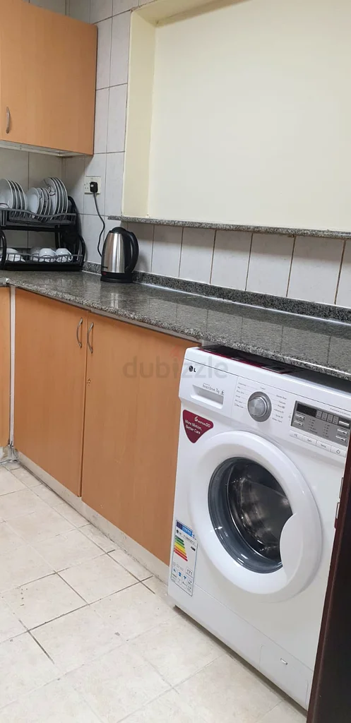 للشباب العرب - سرير بشقة بالحي الايطالي بالقرب من نستو63798014520194113