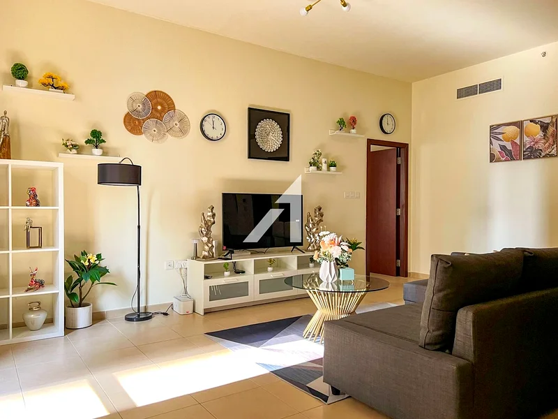 Luxury Living | Spacious | Middle Floor | Upgraded63936814537219110