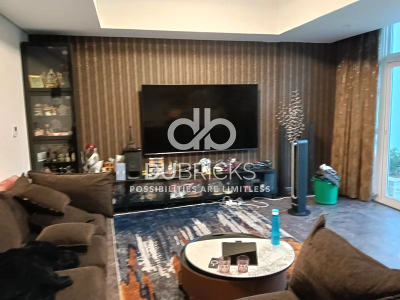 Upgraded & Extended R2MB Townhouse | Premium Layout | Vacant on Transfer64001701195138111