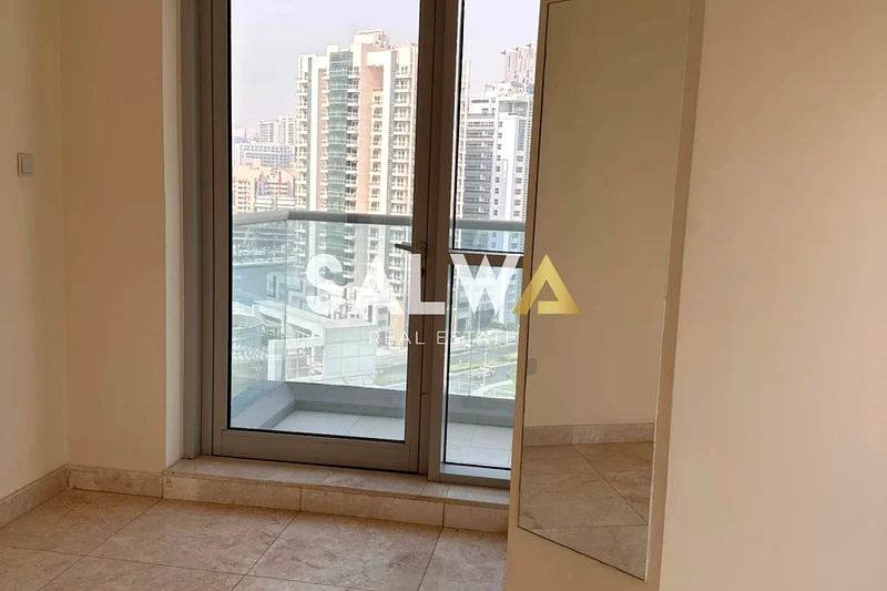 إطلالة جزئية على برج خليفة والقناة63790447244289113