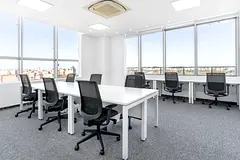 Move into ready-to-use open office space for rent for 15 persons in Dubai, Central Plaza