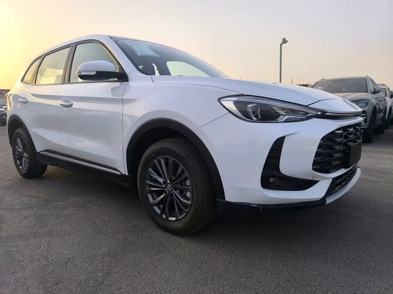MG ZS New Shape Engine 1.5L Standard Option GCC Specs 2025 Model Brand New63612057651075112
