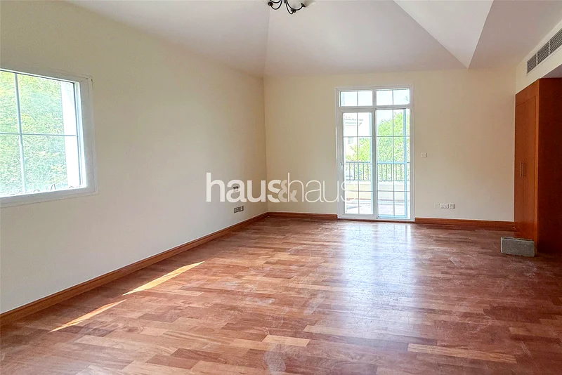 مسبح خاص | ديكورات محدثة | بالقرب من البحيرة63612101362306113