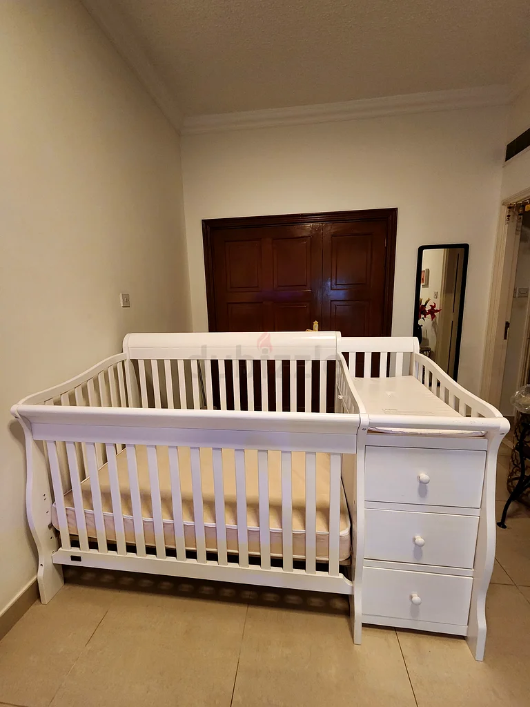 Giggles Jessica 3in white wooden convertible Crib with storage