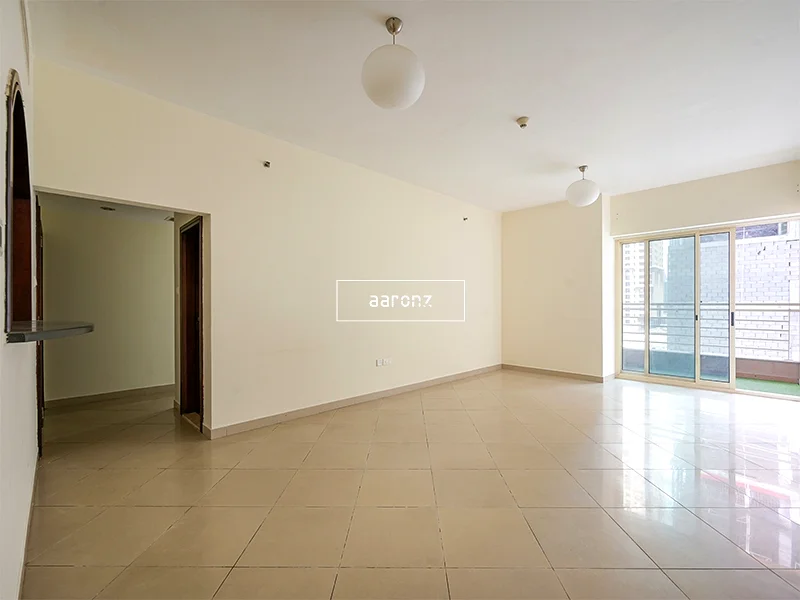 شقة من غرفتي نوم + غرفة خادمة | غير مفروشة | واسعة | بإطلالة على البحيرة63749634110595113
