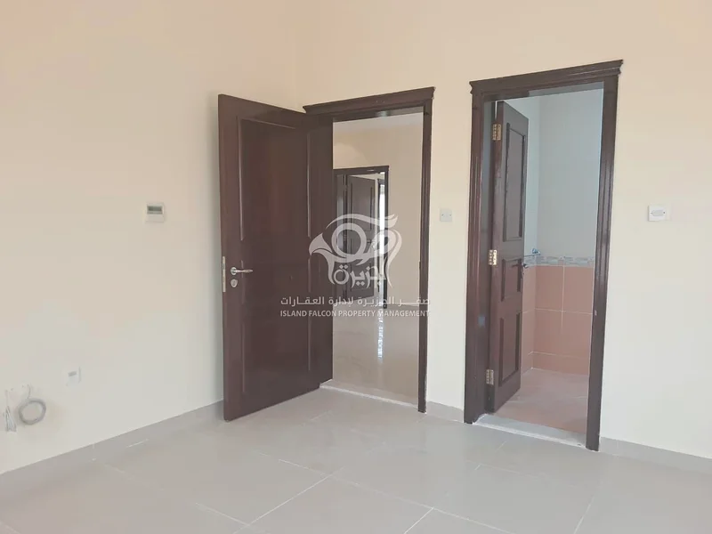 فيلا واسعة مكونة من 5 غرف نوم مع مجلس وحمام سباحة64052001298690112