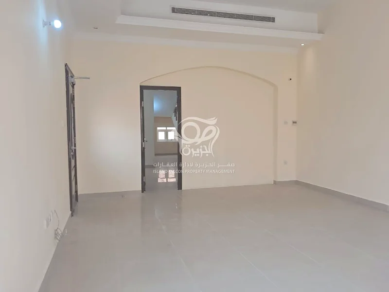 فيلا واسعة مكونة من 5 غرف نوم مع مجلس وحمام سباحة64052001298690114