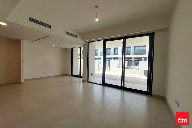 Modern | Single Row  | Vacant Ready63737272605313112