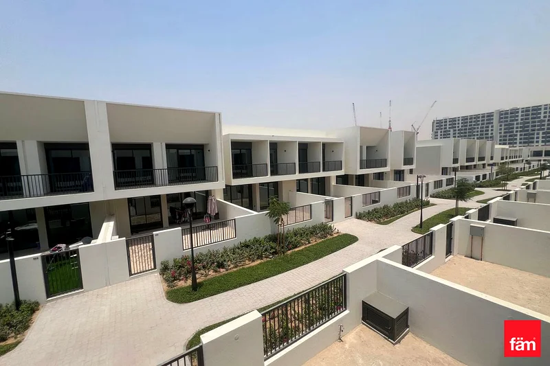 Modern | Single Row  | Vacant Ready63737272605313110