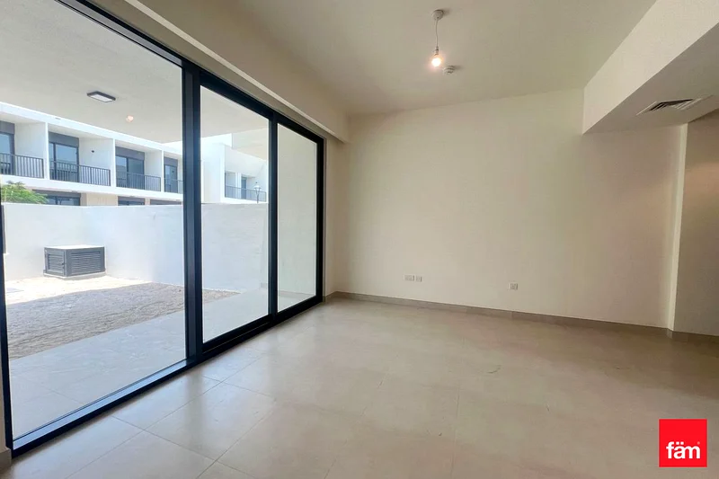 Modern | Single Row  | Vacant Ready63737272605313113