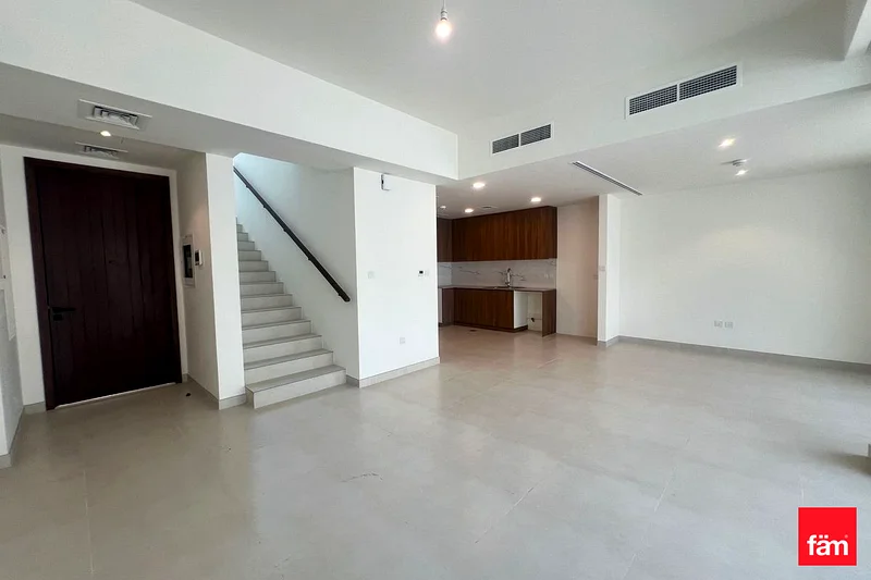 Modern | Single Row  | Vacant Ready63737272605313114