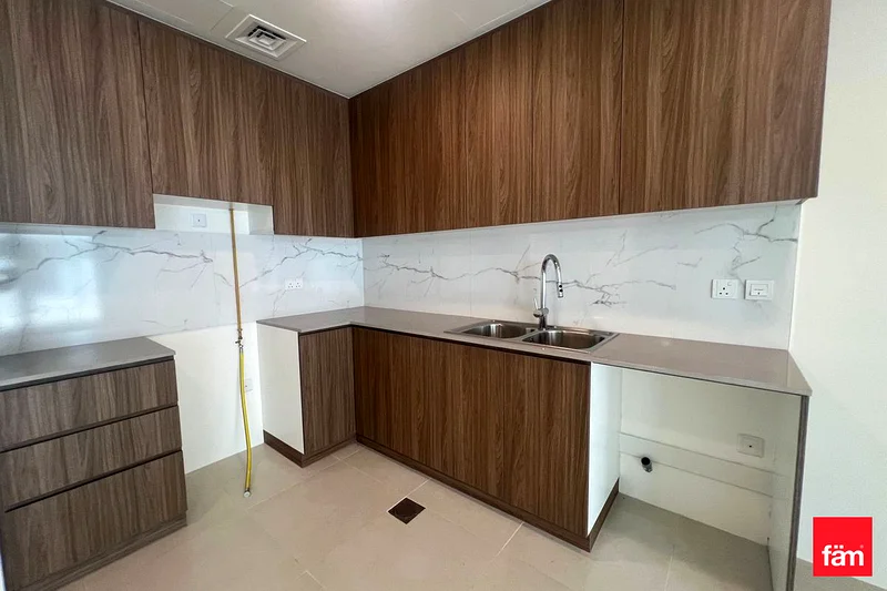 Modern | Single Row  | Vacant Ready63737272605313111