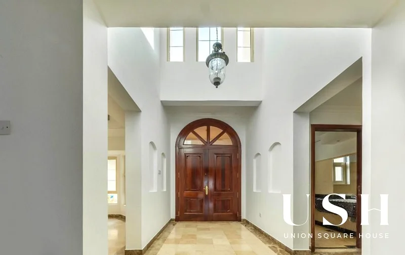فيلا فسيحة بمساحة 4 غرف نوم + خادمة | بإطلالة على البحيرة | إعادة بيع أصلية63918087959043110