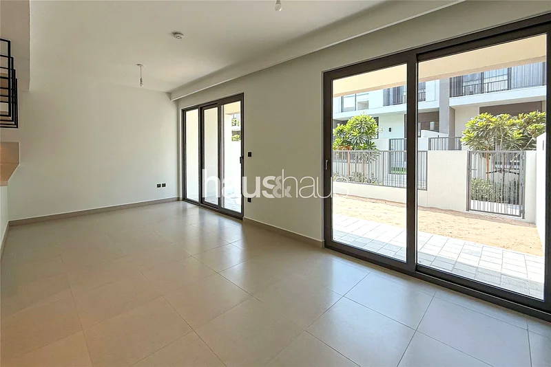 جديد بالكامل | مقابل المسبح والحديقة | مطبخ مفتوح63806918628611113
